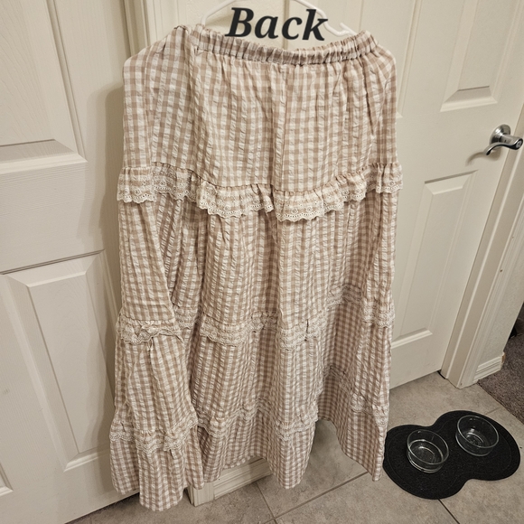 Brown Gingham Dress with Lace Trim - Picture 2 of 4